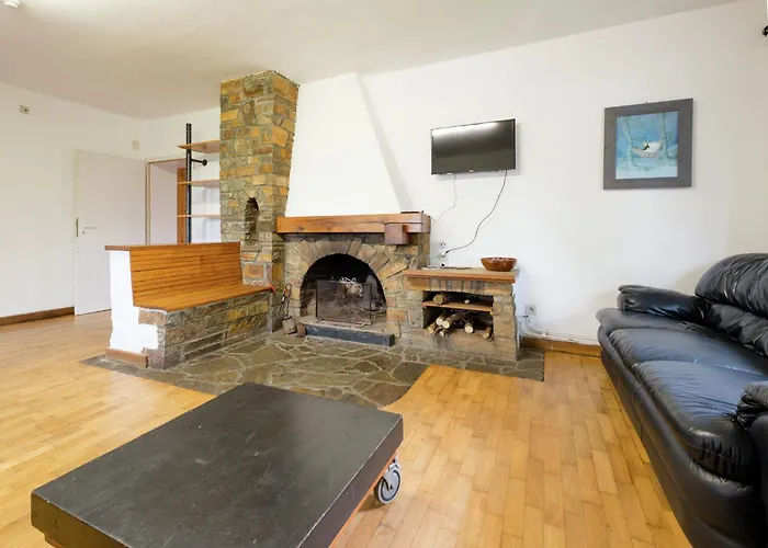 In Deiffelt Near Forest *