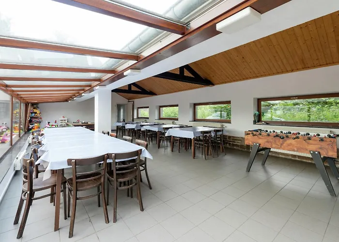 In Deiffelt Near Forest