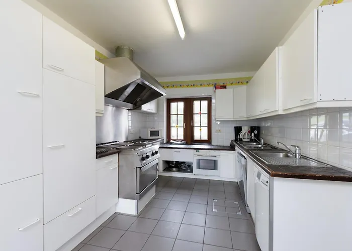 In Deiffelt Near Forest 펜션 *